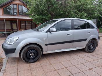 3 499 р. Пластиковые накладки порогов Фанат Тюнинг  KIA Rio  2 JB (2005-2011) дорестайлинг, хэтчбэк 5 дв., рестайлинг, хэтчбэк 5 дв. (неокрашенные (глянец под окраску))  с доставкой в г. Керчь. Увеличить фотографию 2