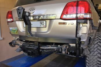 93 329 р. Калитка РИФ с фаркопом в штатный задний бампер Toyota Land Cruiser 200 2008-2015 под штатное колесо, с подсветкой номера РИФ rif200-80001  с доставкой в г. Керчь. Увеличить фотографию 6