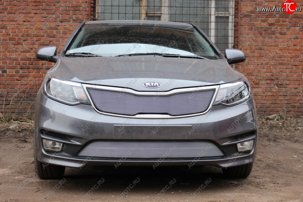 3 149 р. Защитная сетка в бампер (низ, ячейка 3х7 мм) Alfeco Стандарт KIA Rio 3 QB рестайлинг седан (2015-2017) (Хром)  с доставкой в г. Керчь