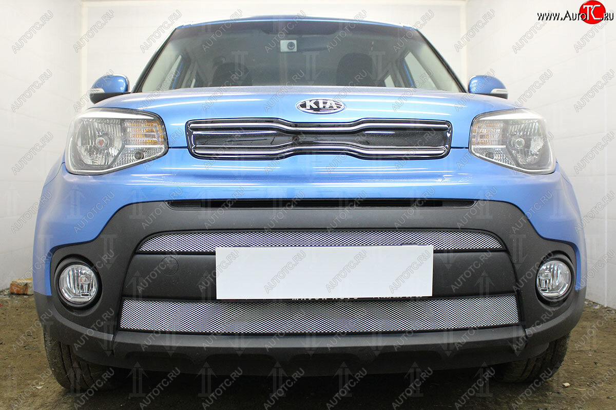 4 999 р. Защитная сетка в бампер (2 части, ячейка 3х7 мм) Alfeco Стандарт  KIA Soul  PS (2017-2019) рестайлинг (Хром)  с доставкой в г. Керчь