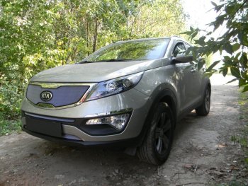3 399 р. Защитная сетка в бампер (верх, ячейка 3х7 мм) Alfeco Стандарт  KIA Sportage  3 SL (2014-2016) рестайлинг (Хром)  с доставкой в г. Керчь. Увеличить фотографию 3