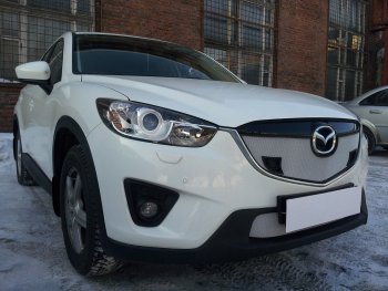4 099 р. Защитная сетка в бампер (верх, с парктроником, ячейка 3х7 мм) Alfeco Стандарт Mazda CX-5 KE дорестайлинг (2011-2014) (Хром)  с доставкой в г. Керчь. Увеличить фотографию 2