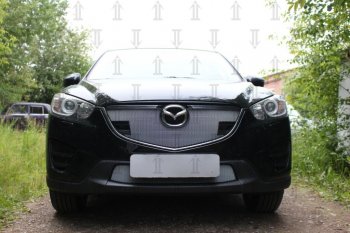 3 999 р. Защитная сетка в бампер (верх, с парктроником, ячейка 3х7 мм) Alfeco Стандарт Mazda CX-5 KE рестайлинг (2015-2017) (Чёрная)  с доставкой в г. Керчь. Увеличить фотографию 3