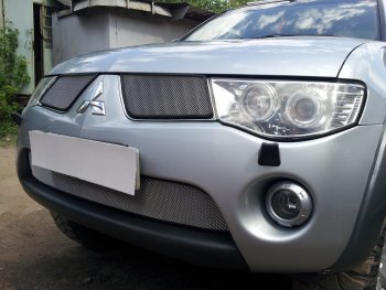 3 299 р. Защитная сетка в бампер (низ, ячейка 3х7 мм) Alfeco Стандарт Mitsubishi L200 4  дорестайлинг (2006-2014) (Хром)  с доставкой в г. Керчь. Увеличить фотографию 2