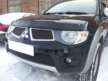 3 169 р. Защитная сетка в бампер (низ, ячейка 3х7 мм) Alfeco Стандарт Mitsubishi L200 4  дорестайлинг (2006-2014) (Чёрная)  с доставкой в г. Керчь. Увеличить фотографию 2