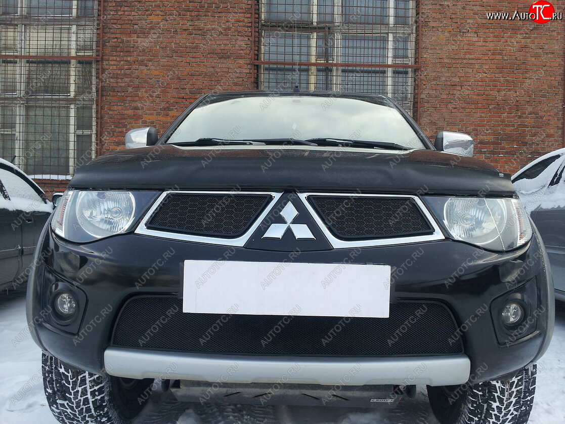 3 169 р. Защитная сетка в бампер (низ, ячейка 3х7 мм) Alfeco Стандарт Mitsubishi L200 4  дорестайлинг (2006-2014) (Чёрная)  с доставкой в г. Керчь