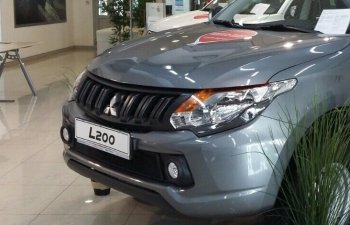 2 899 р. Защитная сетка в бампер (низ, ячейка 3х7 мм) Alfeco Стандарт  Mitsubishi L200  5 KK,KL (2015-2019) дорестайлинг (Чёрная)  с доставкой в г. Керчь. Увеличить фотографию 2