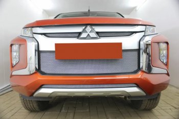 Защитная сетка в бампер (середина, ячейка 3х7 мм) Alfeco Стандарт Mitsubishi L200  5 KK,KL (2018-2022) рестайлинг (Хром)