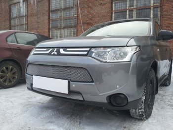 6 349 р. Защитная сетка в бампер (2 части, ячейка 3х7 мм) Alfeco Стандарт Mitsubishi Outlander GF дорестайлинг (2012-2014) (Хром)  с доставкой в г. Керчь. Увеличить фотографию 3
