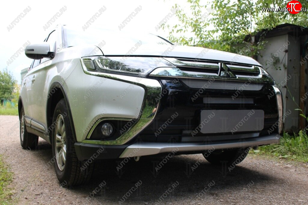 7 599 р. Защитная сетка в бампер (4 части, ячейка 3х7 мм) Alfeco Стандарт  Mitsubishi Outlander  GF (2015-2018) 2-ой рестайлинг (Хром)  с доставкой в г. Керчь