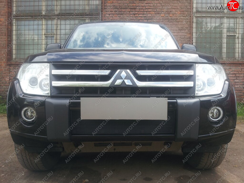 3 169 р. Защитная сетка в бампер (низ, ячейка 3х7 мм) Стрелка11 Стандарт Mitsubishi Pajero 4 V80 дорестайлинг (2006-2011) (Чёрная)  с доставкой в г. Керчь