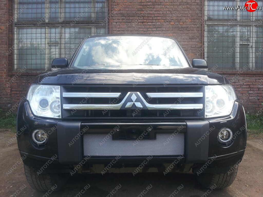 3 299 р. Защитная сетка в бампер (низ, ячейка 3х7 мм) Стрелка11 Стандарт Mitsubishi Pajero 4 V80 дорестайлинг (2006-2011) (Хром)  с доставкой в г. Керчь