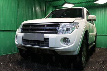 3 169 р. Защитная сетка в бампер (низ, ячейка 3х7 мм) Стрелка11 Стандарт Mitsubishi Pajero 4 V80 3 дв. 1-ый рестайлинг (2011-2014) (Чёрная)  с доставкой в г. Керчь. Увеличить фотографию 2