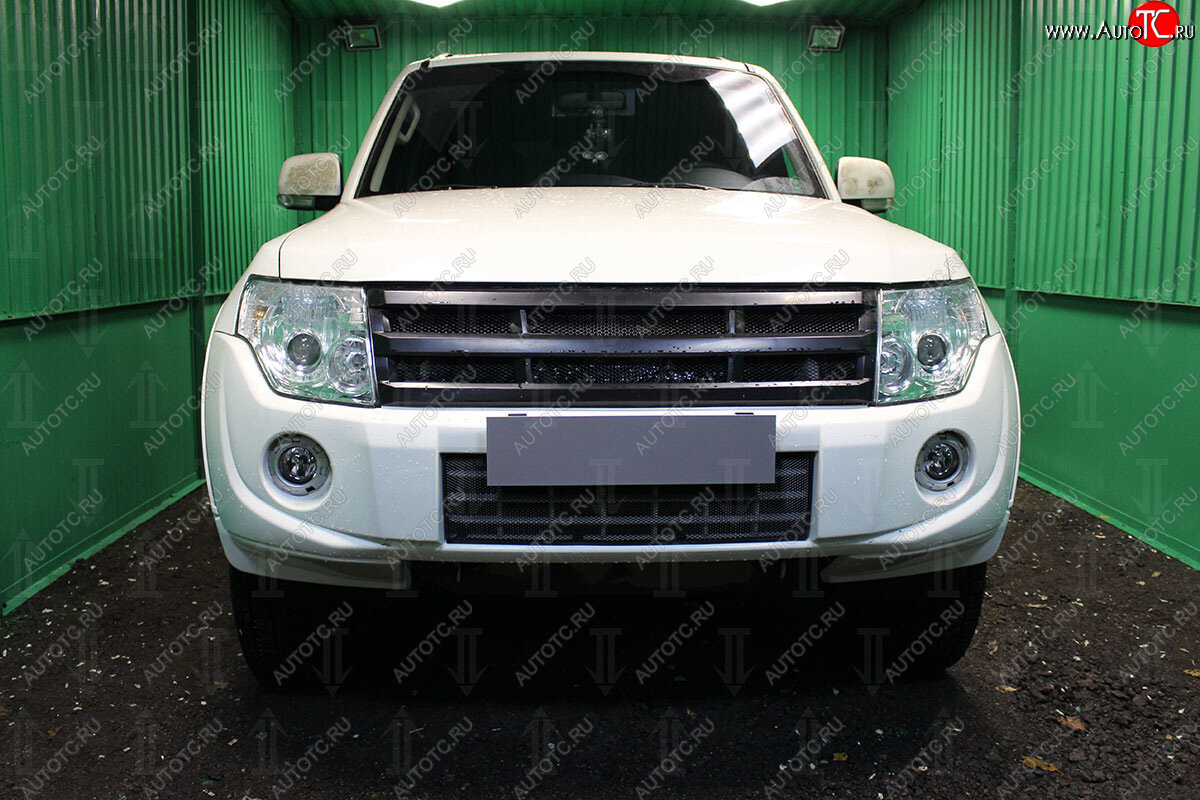 3 169 р. Защитная сетка в бампер (низ, ячейка 3х7 мм) Стрелка11 Стандарт Mitsubishi Pajero 4 V80 3 дв. 1-ый рестайлинг (2011-2014) (Чёрная)  с доставкой в г. Керчь