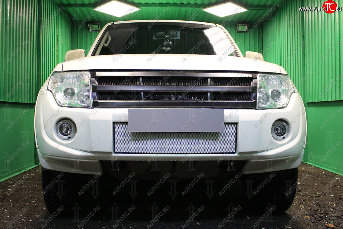 3 299 р. Защитная сетка в бампер (низ, ячейка 3х7 мм) Стрелка11 Стандарт Mitsubishi Pajero 4 V80 3 дв. 1-ый рестайлинг (2011-2014) (Хром)  с доставкой в г. Керчь