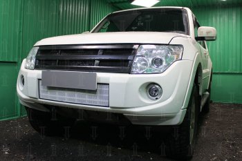 3 299 р. Защитная сетка в бампер (низ, ячейка 3х7 мм) Стрелка11 Стандарт Mitsubishi Pajero 4 V80 3 дв. 1-ый рестайлинг (2011-2014) (Хром)  с доставкой в г. Керчь. Увеличить фотографию 3