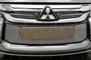4 499 р. Защитная сетка в бампер (низ, ячейка 3х7 мм) Стрелка11 Стандарт Mitsubishi Pajero Sport QE дорестайлинг (2015-2021) (Хром)  с доставкой в г. Керчь. Увеличить фотографию 2
