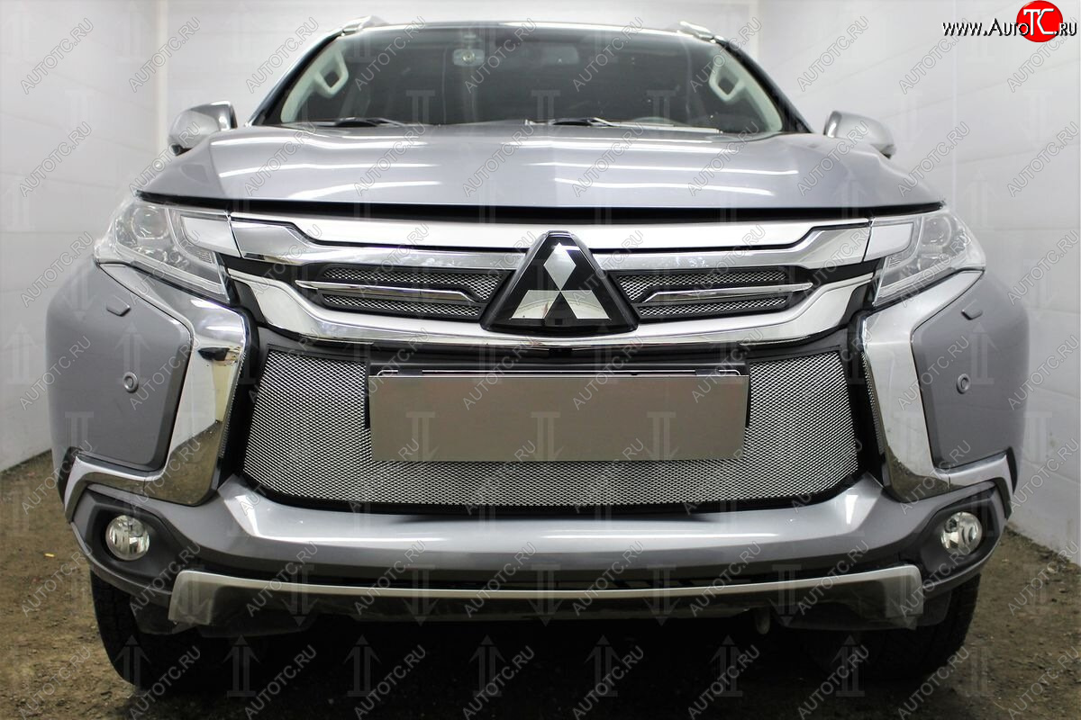 4 499 р. Защитная сетка в бампер (низ, ячейка 3х7 мм) Стрелка11 Стандарт Mitsubishi Pajero Sport QE дорестайлинг (2015-2021) (Хром)  с доставкой в г. Керчь
