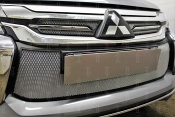 4 499 р. Защитная сетка в бампер (низ, ячейка 3х7 мм) Стрелка11 Стандарт Mitsubishi Pajero Sport QE дорестайлинг (2015-2021) (Хром)  с доставкой в г. Керчь. Увеличить фотографию 3