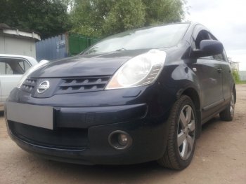 2 999 р. Защитная сетка в бампер (низ, ячейка 3х7 мм) Стрелка11 Стандарт Nissan Note 1 E11 дорестайлинг (2004-2008) (Чёрная)  с доставкой в г. Керчь. Увеличить фотографию 3