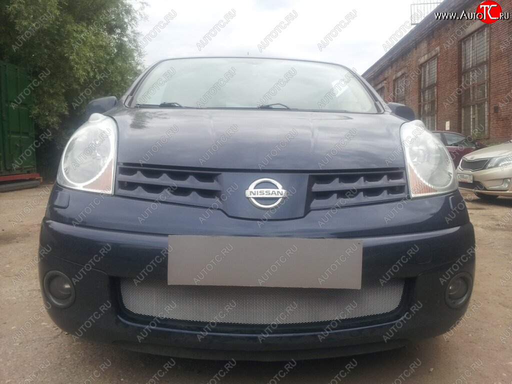 3 179 р. Защитная сетка в бампер (низ, ячейка 3х7 мм) Стрелка11 Стандарт Nissan Note 1 E11 дорестайлинг (2004-2008) (Хром)  с доставкой в г. Керчь