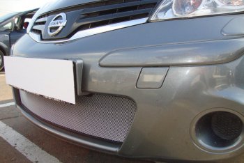 3 179 р. Защитная сетка в бампер (низ, ячейка 3х7 мм) Стрелка11 Стандарт  Nissan Note  1 (2008-2013) E11 рестайлинг (Хром)  с доставкой в г. Керчь. Увеличить фотографию 2