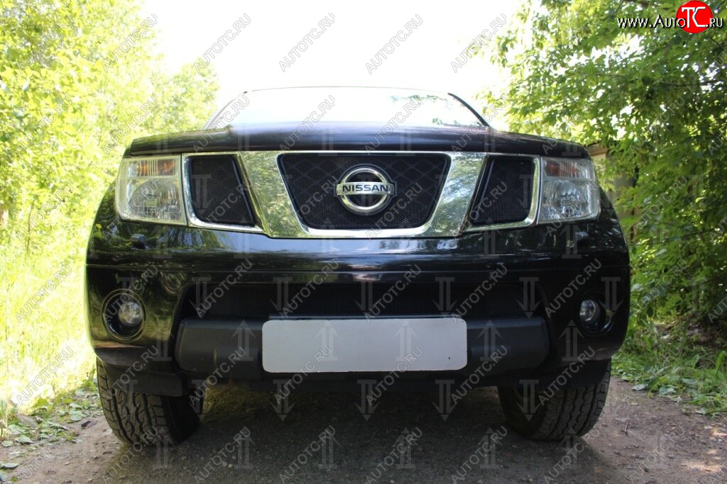 2 899 р. Защитная сетка в бампер (низ, ячейка 3х7 мм) Стрелка11 Стандарт Nissan Navara 2 D40 дорестайлинг (2004-2010) (Чёрная)  с доставкой в г. Керчь