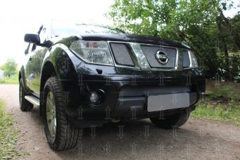 3 079 р. Защитная сетка в бампер (низ, ячейка 3х7 мм) Стрелка11 Стандарт Nissan Navara 2 D40 дорестайлинг (2004-2010) (Хром)  с доставкой в г. Керчь. Увеличить фотографию 2