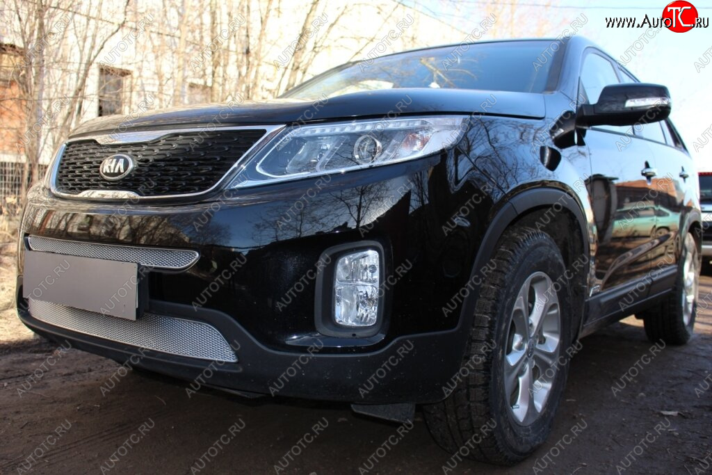 4 299 р. Защитная сетка в бампер (низ, ячейка 4х10 мм) Alfeco Премиум KIA Sorento XM рестайлинг (2012-2015) (Хром)  с доставкой в г. Керчь