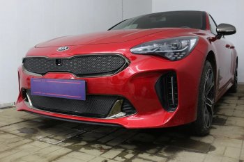 6 249 р. Защитная сетка в бампер (верх, ячейка 4х10 мм) Alfeco Премиум KIA Stinger (2017-2025) (Чёрная)  с доставкой в г. Керчь. Увеличить фотографию 2