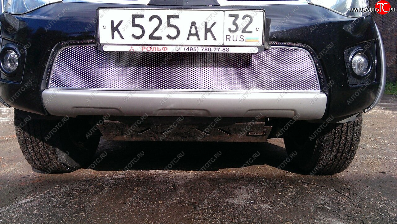 4 199 р. Защитная сетка в бампер (низ, ячейка 4х10 мм) Alfeco Премиум  Mitsubishi L200  4 (2006-2014)  дорестайлинг (Хром)  с доставкой в г. Керчь