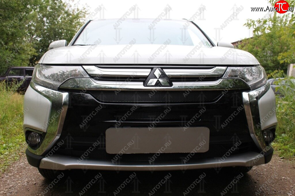 8 649 р. Защитная сетка в бампер (3 части, ячейка 4х10 мм) Alfeco Премиум Mitsubishi Outlander GF 2-ой рестайлинг (2015-2018) (Чёрная)  с доставкой в г. Керчь
