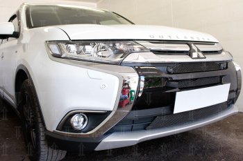 8 649 р. Защитная сетка в бампер (3 части, с парктроником и камерой, ячейка 4х10 мм) Alfeco Премиум Mitsubishi Outlander GF 2-ой рестайлинг (2015-2018) (Чёрная)  с доставкой в г. Керчь. Увеличить фотографию 3