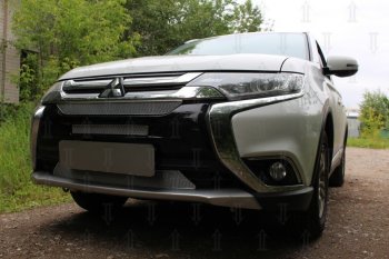 9 199 р. Защитная сетка в бампер (3 части, ячейка 4х10 мм) Alfeco Премиум  Mitsubishi Outlander  GF (2015-2018) 2-ой рестайлинг (Хром)  с доставкой в г. Керчь. Увеличить фотографию 3
