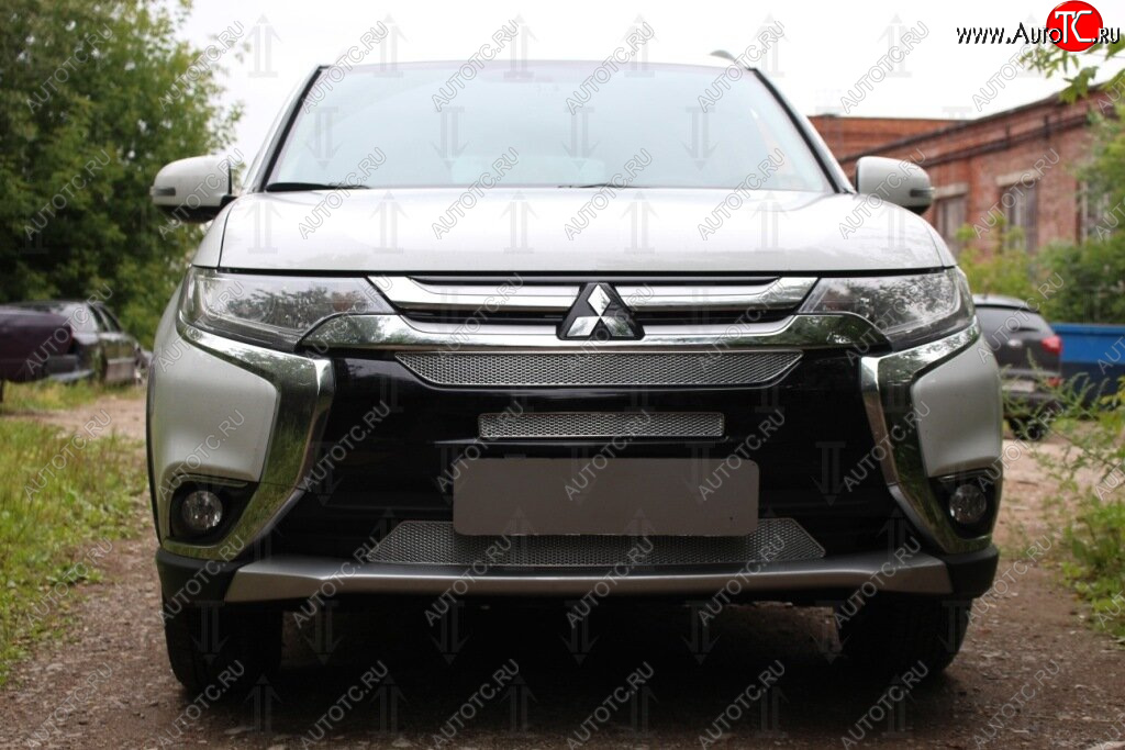 9 199 р. Защитная сетка в бампер (3 части, ячейка 4х10 мм) Alfeco Премиум  Mitsubishi Outlander  GF (2015-2018) 2-ой рестайлинг (Хром)  с доставкой в г. Керчь