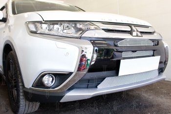 9 199 р. Защитная сетка в бампер (3 части, с парктроником, ячейка 4х10 мм) Alfeco Премиум  Mitsubishi Outlander  GF (2015-2018) 2-ой рестайлинг (Хром)  с доставкой в г. Керчь. Увеличить фотографию 4