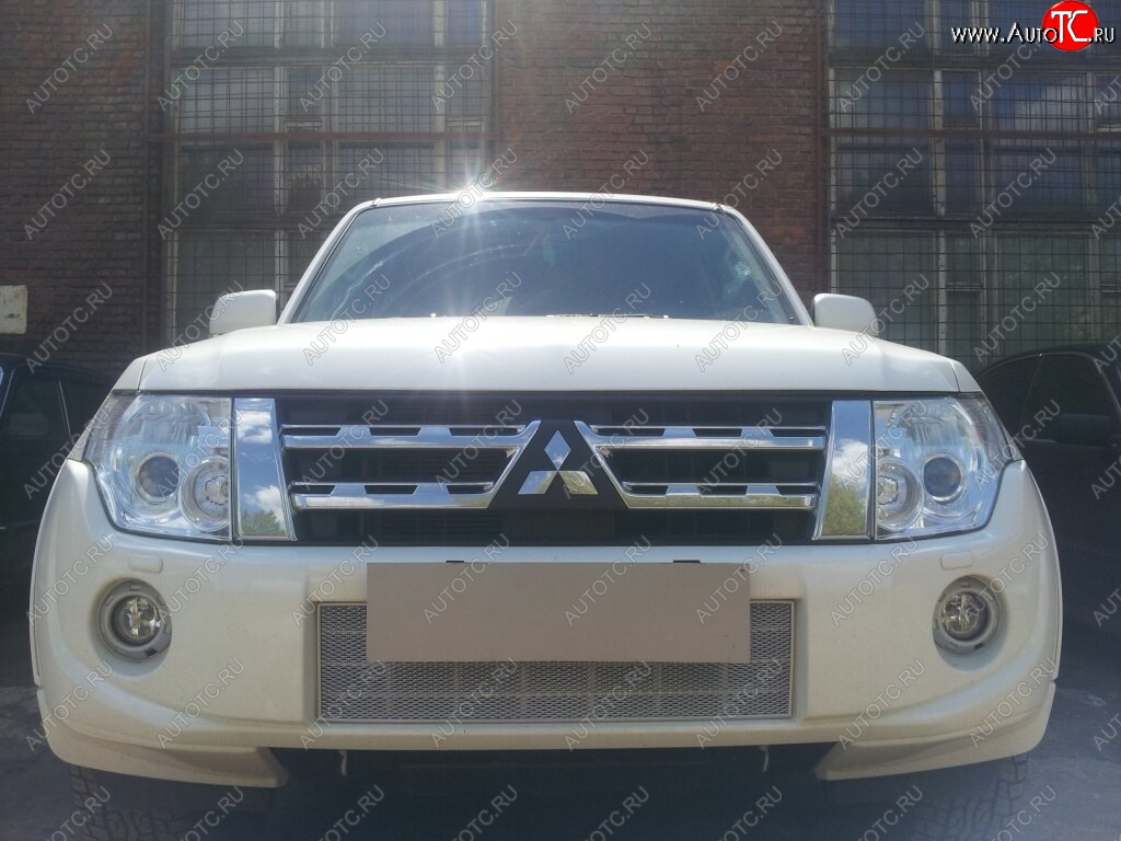 4 649 р. Защитная сетка в бампер (низ, ячейка 3х7 мм) Стрелка11 Премиум Mitsubishi Pajero 4 V80 3 дв. 1-ый рестайлинг (2011-2014) (Хром)  с доставкой в г. Керчь