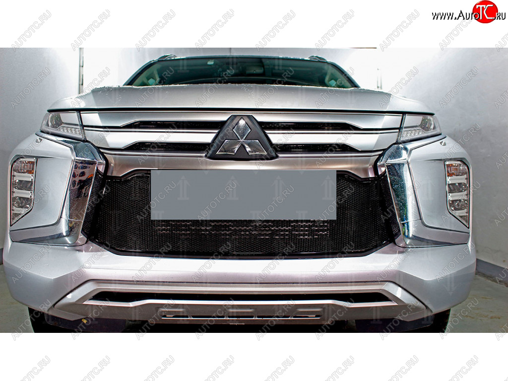 5 799 р. Защитная сетка в бампер (низ, ячейка 4х10 мм) Стрелка11 Премиум Mitsubishi Pajero Sport QF рестайлинг (2019-2022) (Чёрная)  с доставкой в г. Керчь