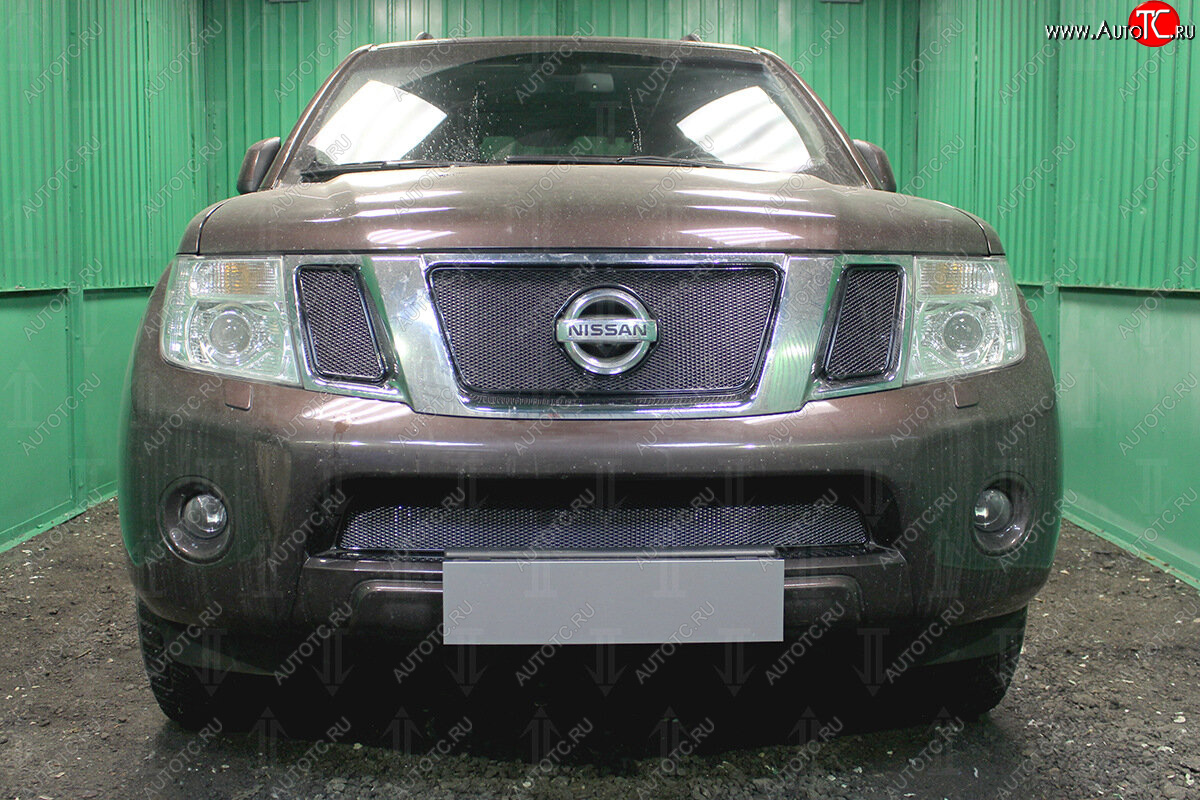 4 099 р. Защитная сетка в бампер (низ, ячейка 4х10 мм) Стрелка11 Премиум Nissan Navara 2 D40 рестайлинг (2010-2016) (Чёрная)  с доставкой в г. Керчь