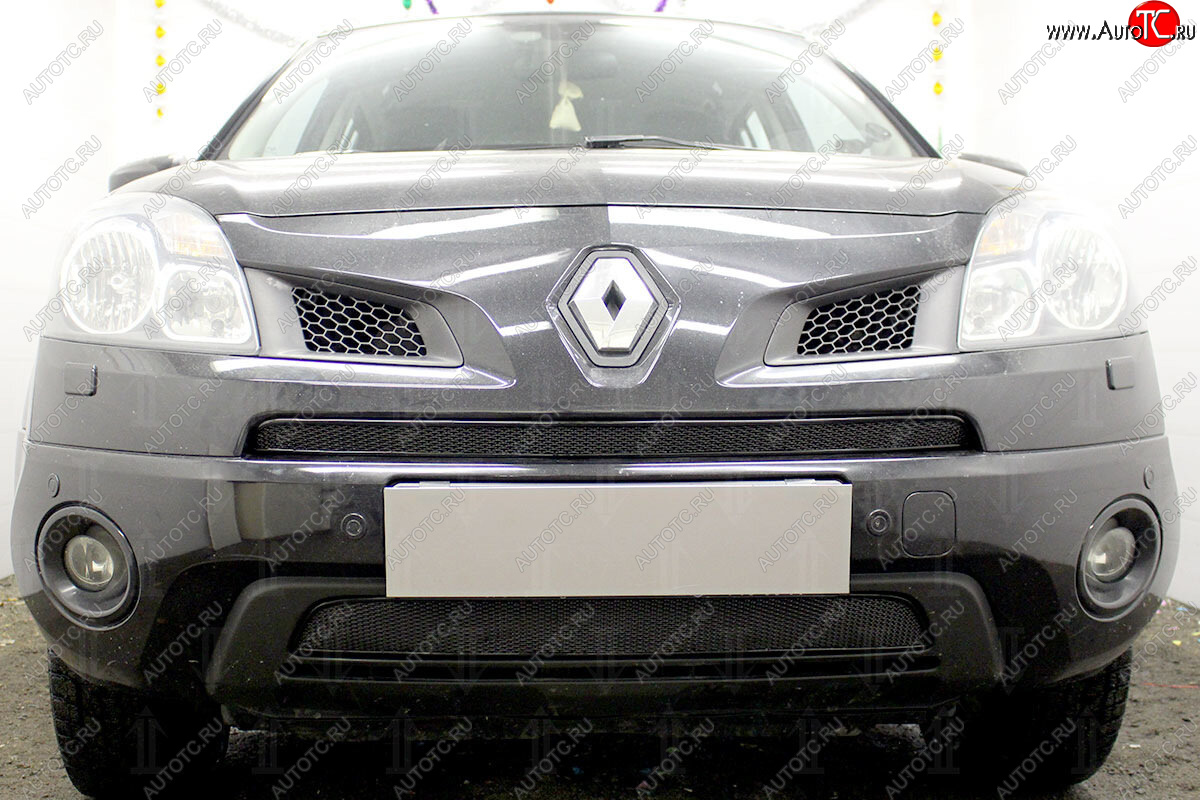 4 099 р. Защитная сетка в бампер (низ, ячейка 4х10 мм) Стрелка11 Премиум Renault Koleos Phase 1 (2007-2011) (Чёрная)  с доставкой в г. Керчь