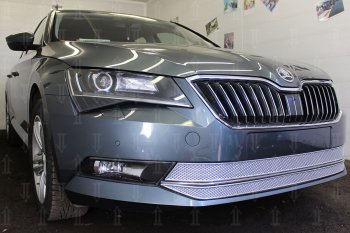 6 999 р. Защитная сетка в бампер (низ, 2 части, ячейка 4х10 мм) Стрелка11 Премиум Skoda Superb B8 (3V5) универсал дорестайлинг (2015-2019) (Хром)  с доставкой в г. Керчь. Увеличить фотографию 2