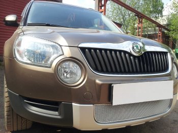 4 299 р. Защитная сетка в бампер (низ, ячейка 4х10 мм) Стрелка11 Премиум Skoda Yeti (2009-2013) (Хром)  с доставкой в г. Керчь. Увеличить фотографию 4