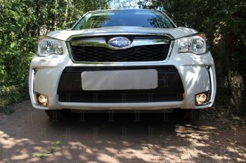 Защитная сетка в бампер (верх, US Version, ячейка 4х10 мм) Стрелка11 Премиум Subaru Forester  SJ (2012-2016) дорестайлинг (Чёрная)