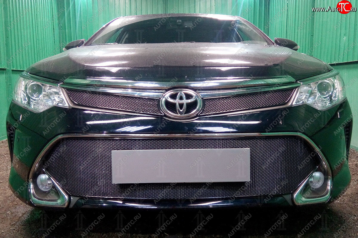 5 199 р. Защитная сетка в бампер (низ, ячейка 4х10 мм) Стрелка11 Премиум Toyota Camry XV55 1-ый рестайлинг (2014-2017) (Чёрная)  с доставкой в г. Керчь