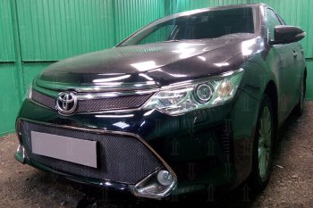 5 199 р. Защитная сетка в бампер (низ, ячейка 4х10 мм) Стрелка11 Премиум Toyota Camry XV55 1-ый рестайлинг (2014-2017) (Чёрная)  с доставкой в г. Керчь. Увеличить фотографию 2
