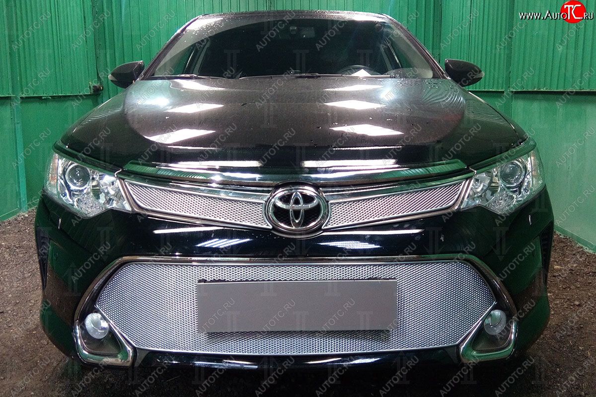 5 299 р. Защитная сетка в бампер (низ, ячейка 4х10 мм) Стрелка11 Премиум Toyota Camry XV55 1-ый рестайлинг (2014-2017) (Хром)  с доставкой в г. Керчь