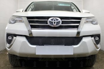 Защитная сетка в бампер (низ, ячейка 4х10 мм) Стрелка11 Премиум Toyota Fortuner  AN160 (2015-2020) дорестайлинг (Чёрная)