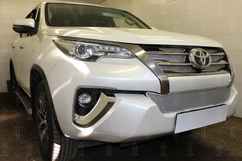 5 299 р. Защитная сетка в бампер (низ, ячейка 4х10 мм) Стрелка11 Премиум  Toyota Fortuner  AN160 (2015-2020) дорестайлинг (Хром)  с доставкой в г. Керчь. Увеличить фотографию 3