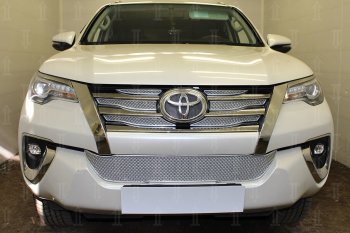 Защитная сетка в бампер (низ, ячейка 4х10 мм) Стрелка11 Премиум Toyota Fortuner  AN160 (2015-2020) дорестайлинг (Хром)
