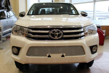 Защитная сетка в бампер (низ, ячейка 4х10 мм) Стрелка11 Премиум Toyota Hilux AN120 дорестайлинг (2016-2020) (Хром)